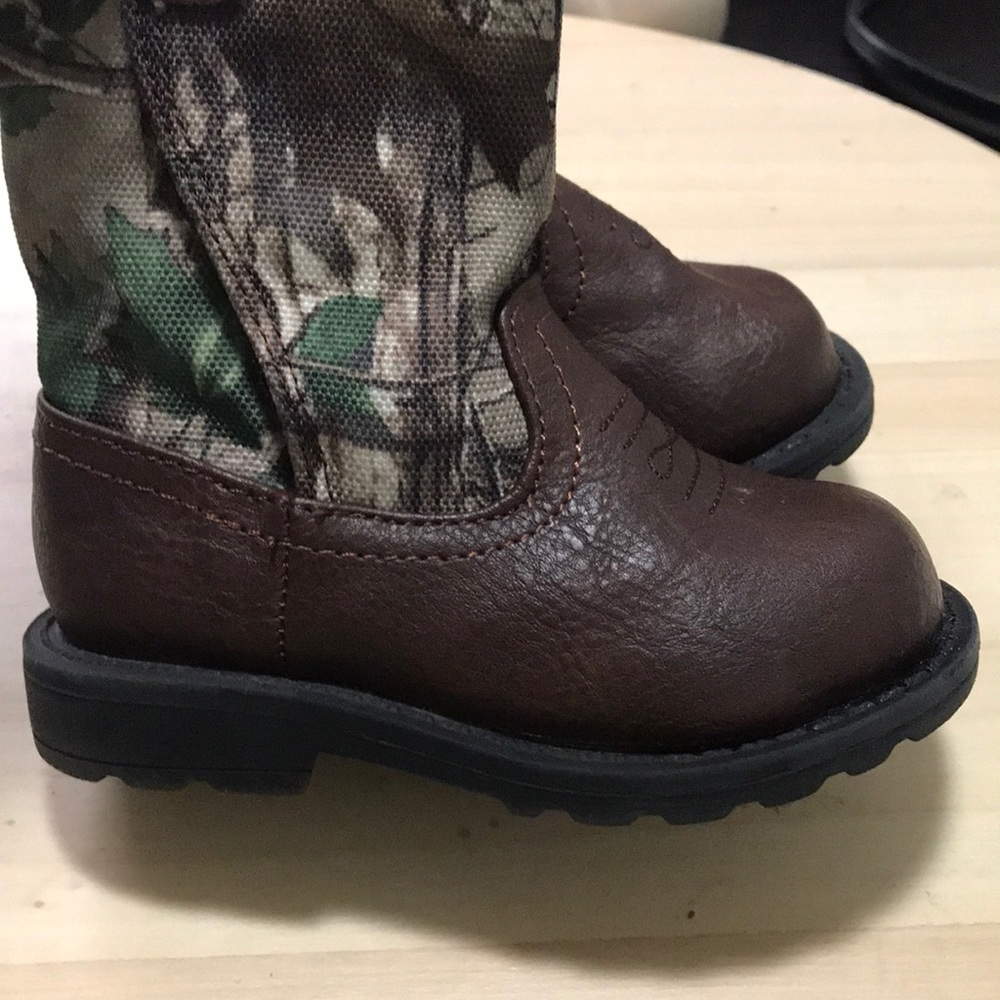 Toddler boots - camouflage top. Size 4.